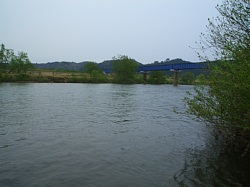 鉄橋上流